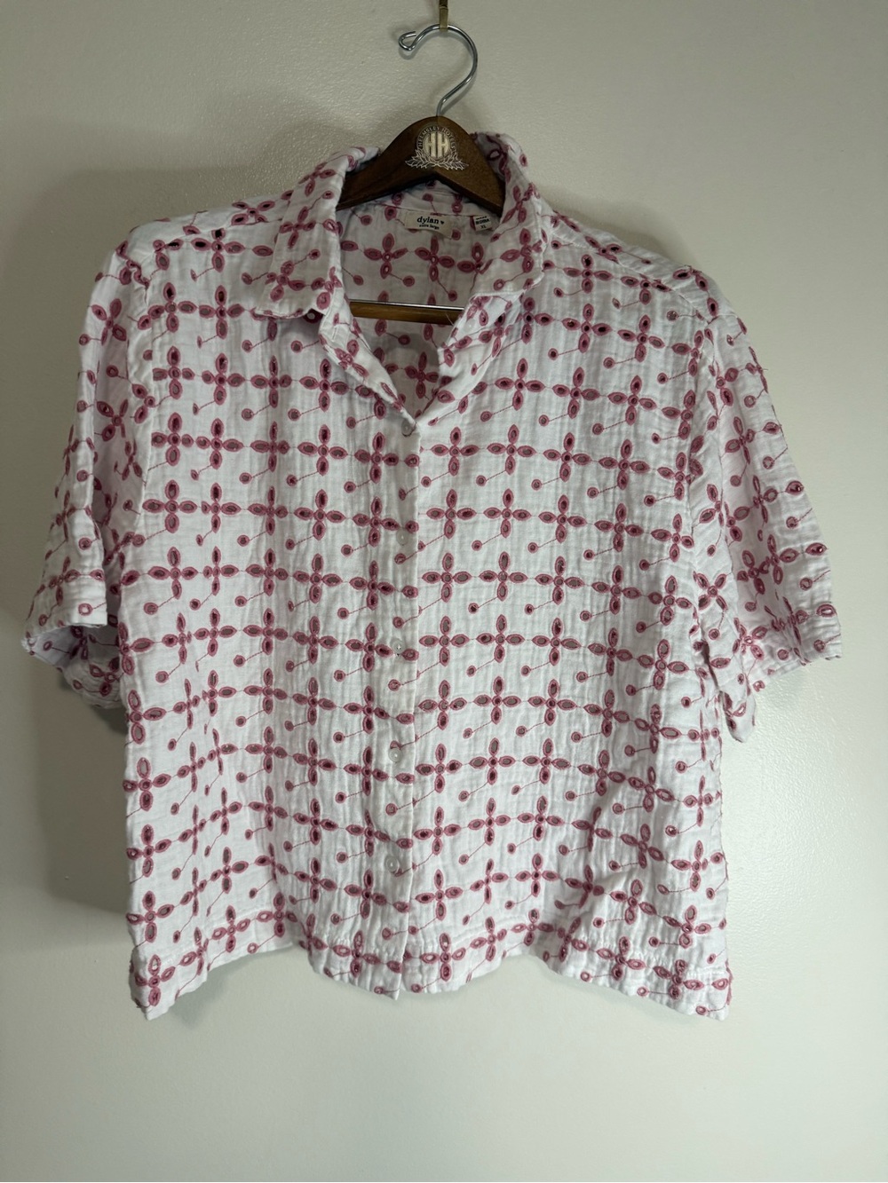 Dylan Women’s Short Sleeve White Button-Up pink eyelet top cotton size XL